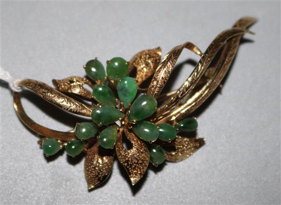 A 14k gold and jade spray brooch, 2.25in.